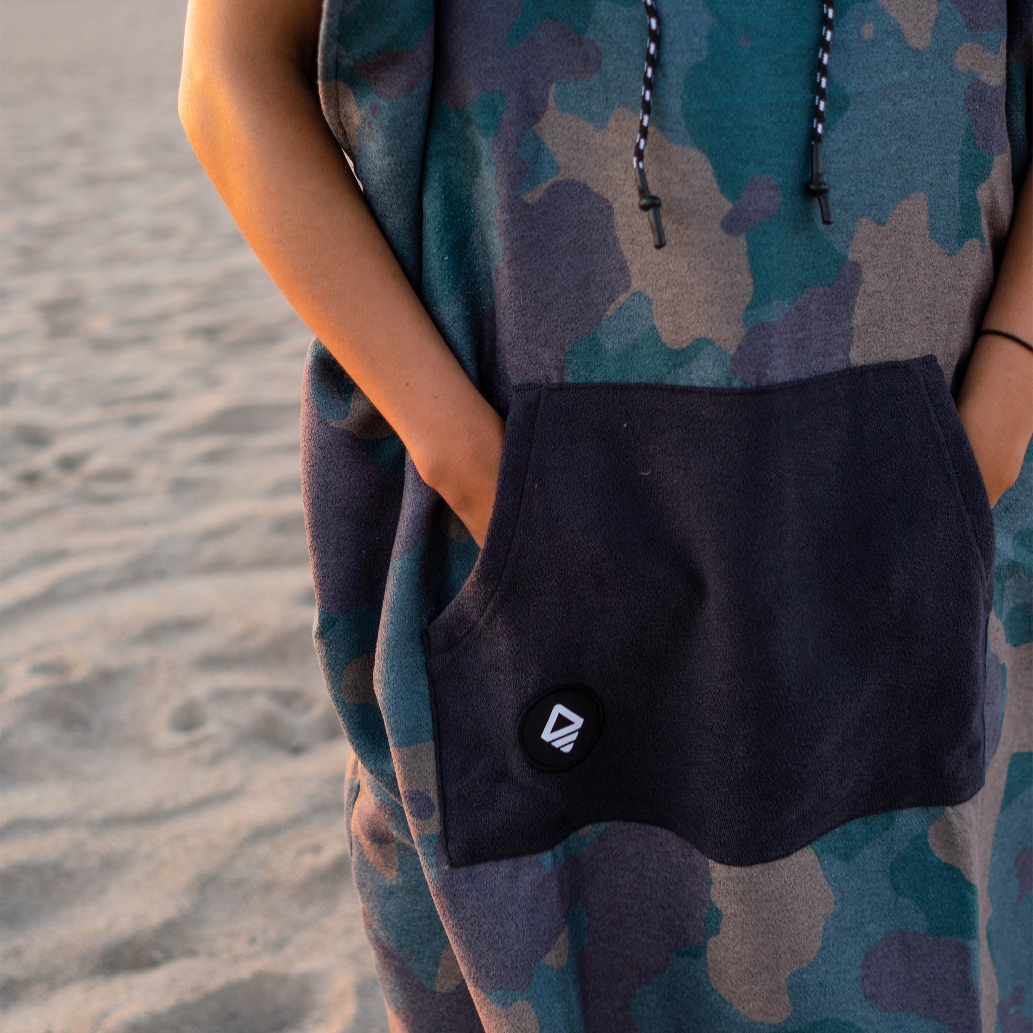 Nomadix - Changing Poncho: Camo Green