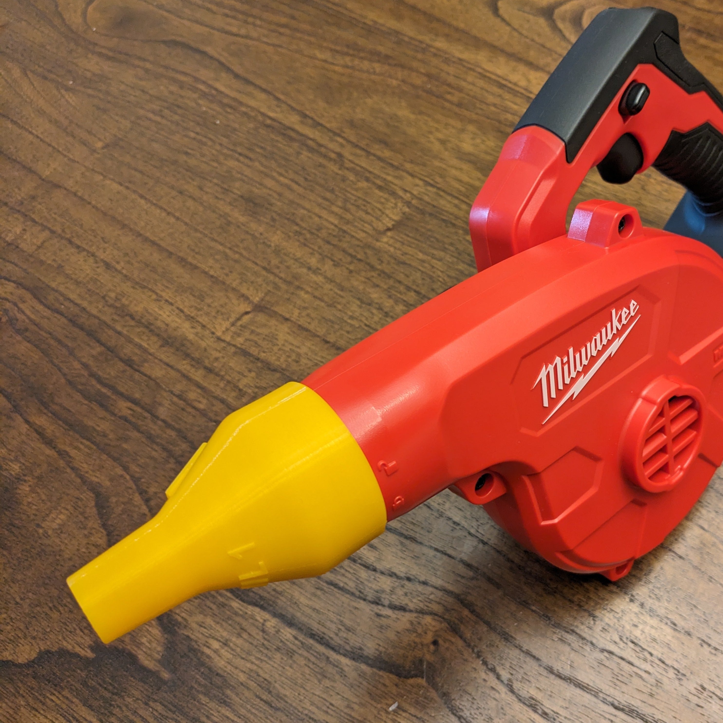 Milwaukee Blower Adaptor for Leafield C7 and D7 Valves