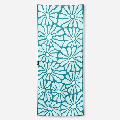 Original Towel: Lazy Daisy Seafoam Green
