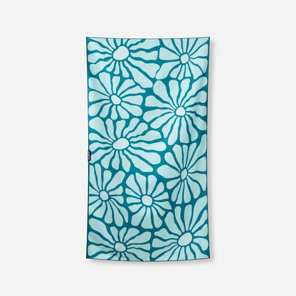 Ultralight Towel: Lazy Daisy Seafoam Green