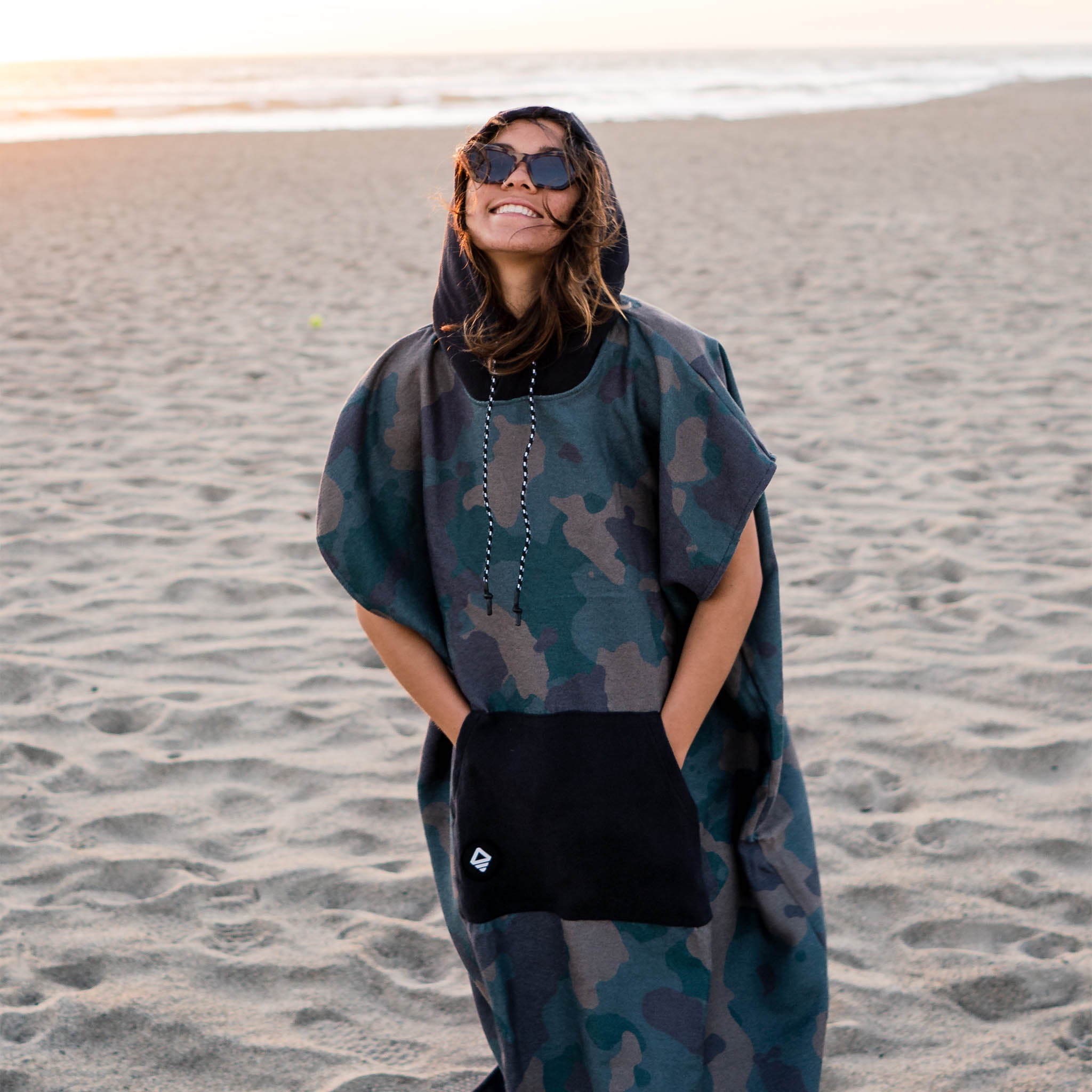 Nomadix - Changing Poncho: Camo Green