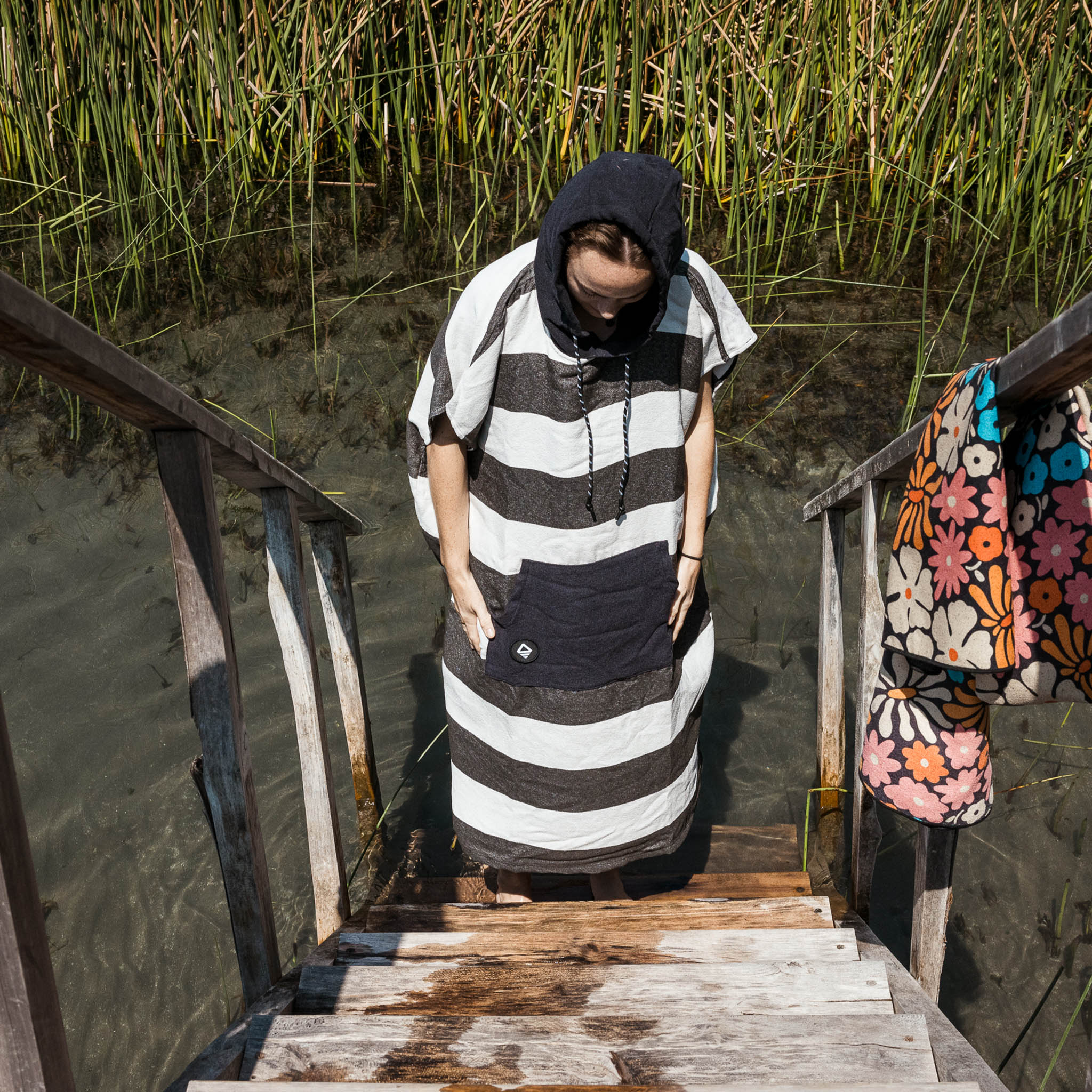 Nomadix - Changing Poncho: Stripes Noll Black